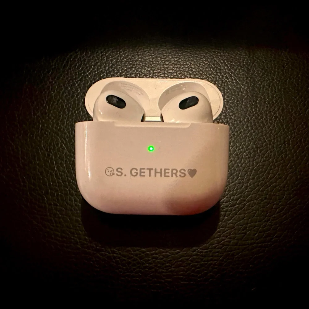AirPods 3rd Generation (wireless/magsafe charger)